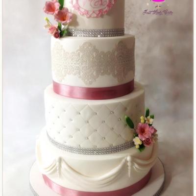Wedding cake chic et vieux rose