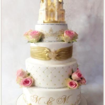 wedding cake chateau or et blanc 